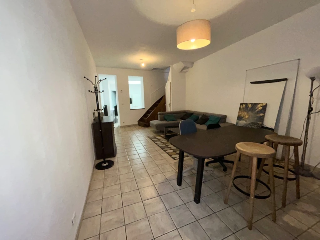 Maison 2 chambres, bureau et cour 4