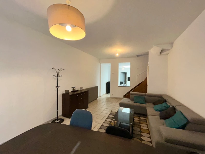 Maison 2 chambres, bureau et cour 4