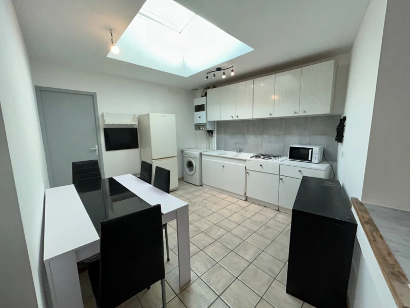 Maison 2 chambres, bureau et cour 6