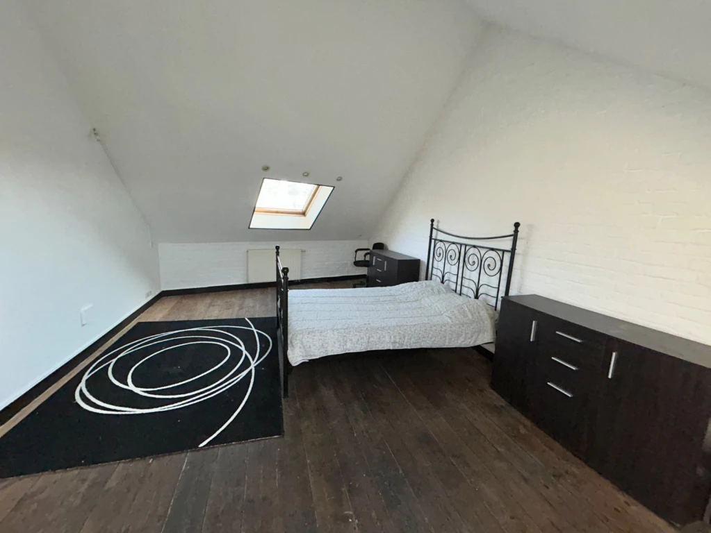 Maison 2 chambres, bureau et cour 8