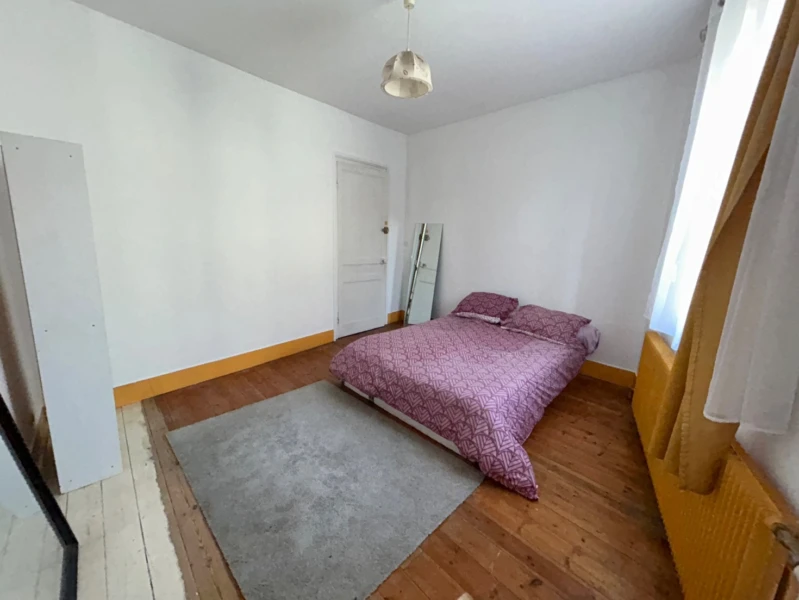 Maison 2 chambres, bureau et cour 8