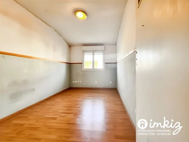 Maison 3 pièces à rénover avec jardin de 950m² 11