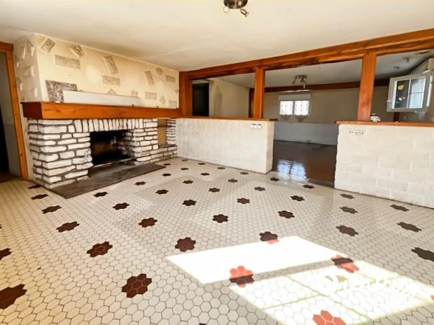 Maison 3 pièces à rénover avec jardin de 950m² 4