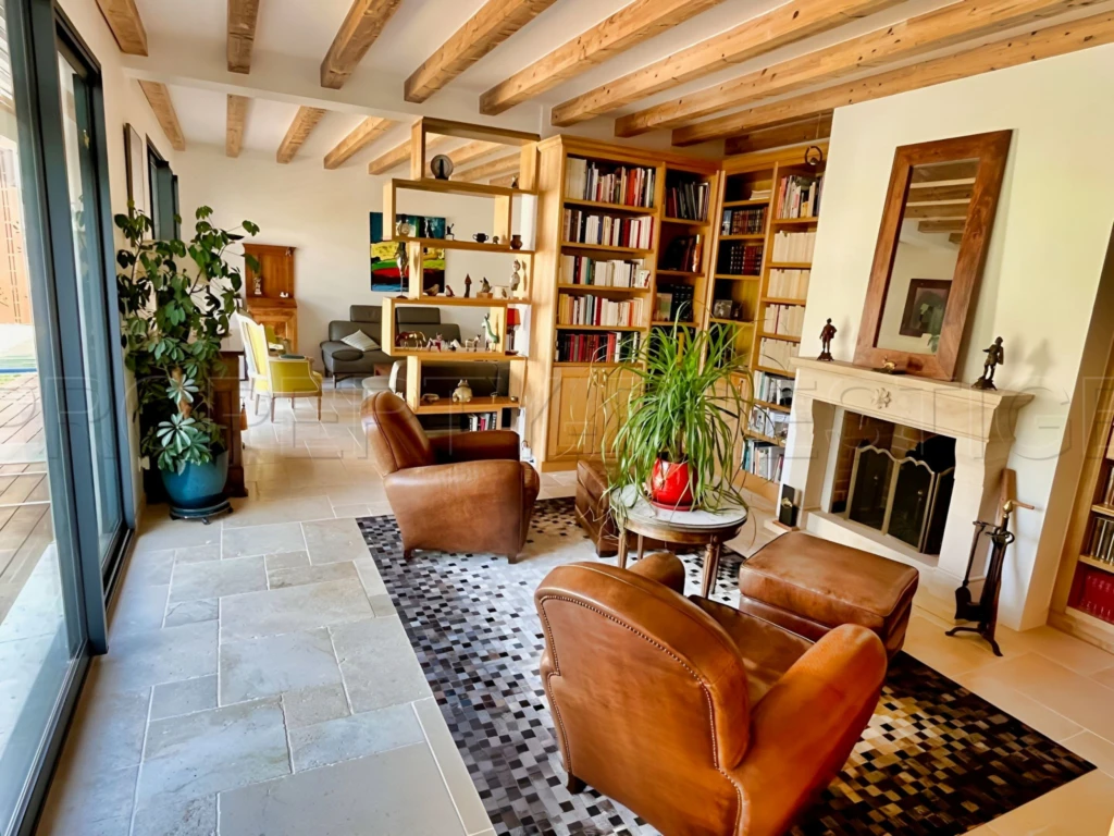 ARDECHE PROPRIETE DE CHARME 10 HA 13