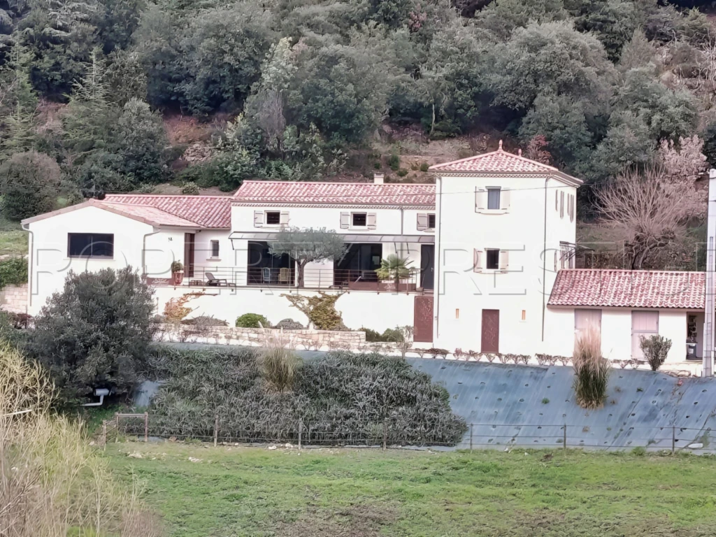ARDECHE PROPRIETE DE CHARME 10 HA 14