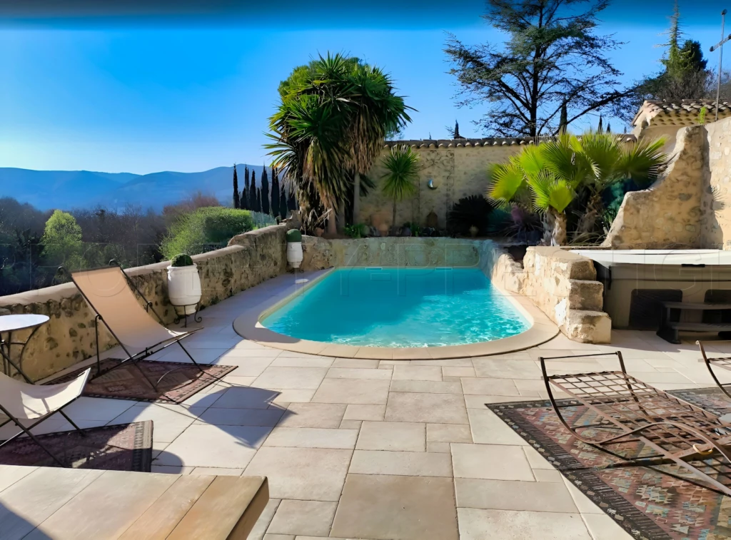 DROME PROVENCALE DOMAINE D'EXCEPTION 15 HA 1