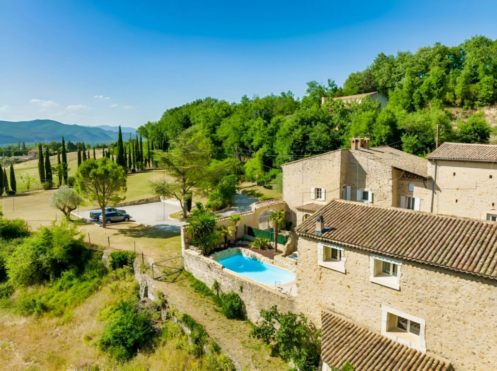 DROME PROVENCALE DOMAINE D'EXCEPTION 15 HA 5
