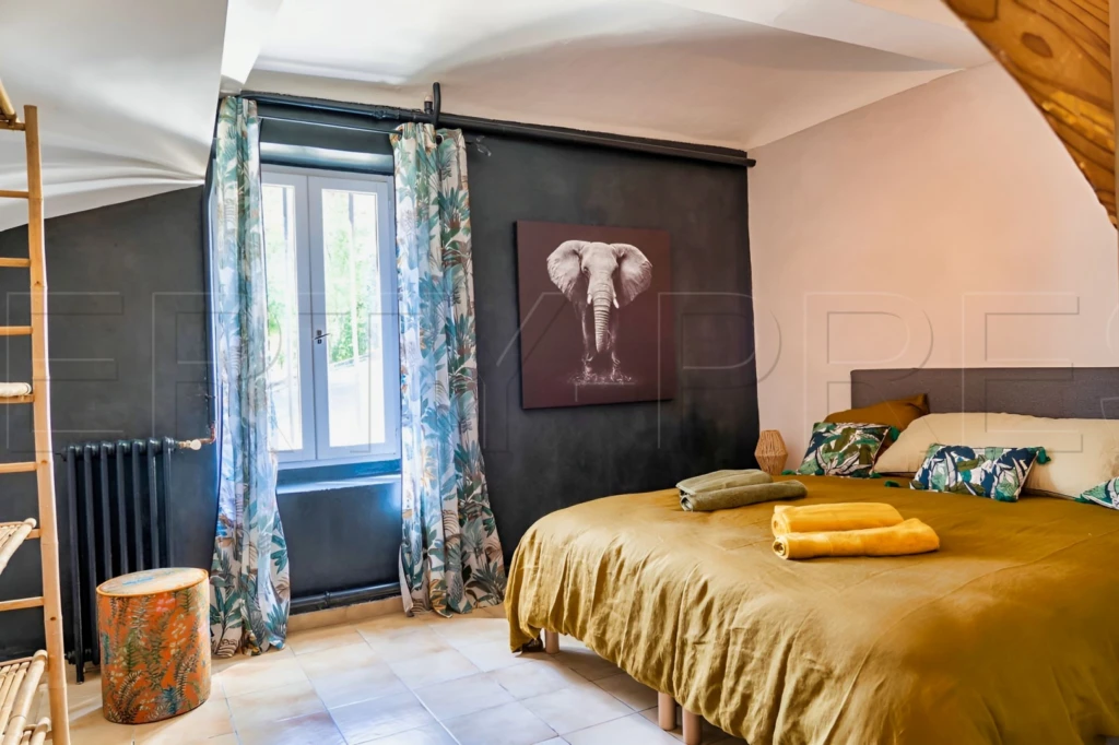 DROME PROVENCALE DOMAINE D'EXCEPTION 15 HA 6
