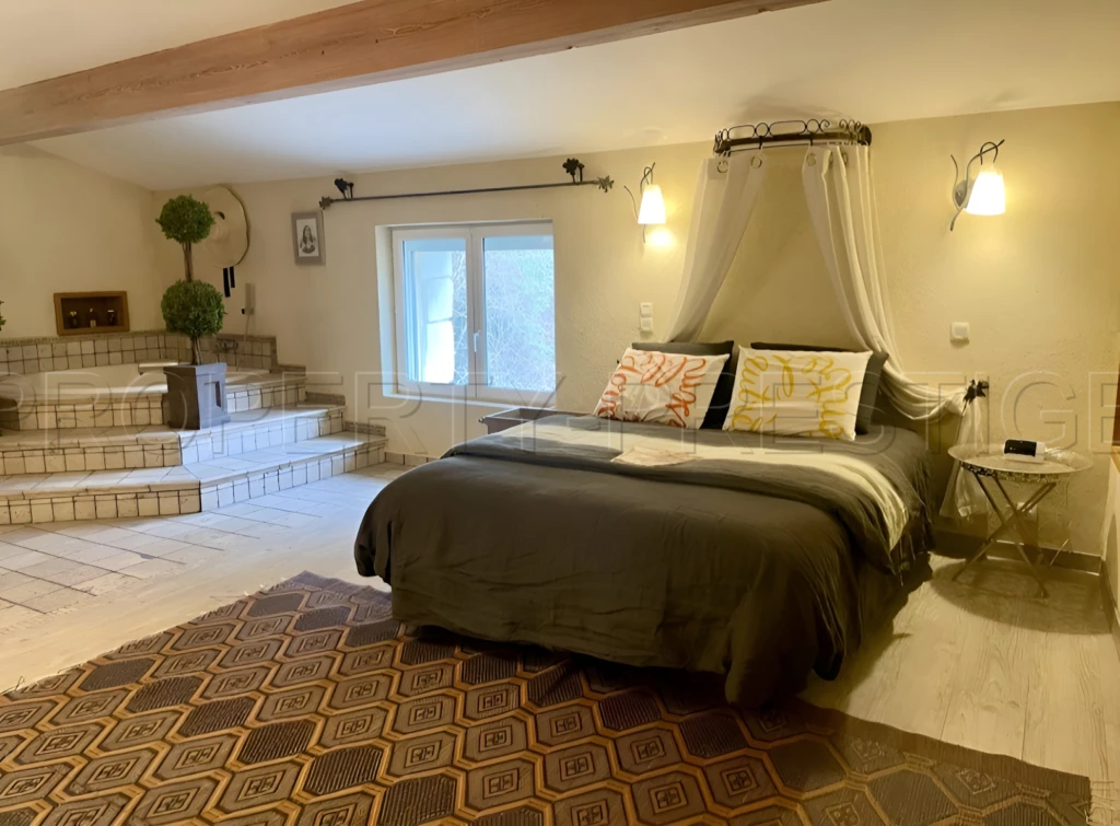 DROME PROVENCALE DOMAINE D'EXCEPTION 15 HA 9