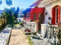 Maison atypique avec véranda et jardin 2