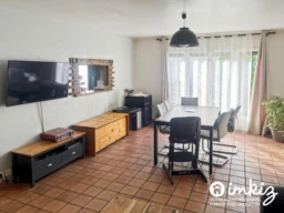 Maison sur sous-sol total, rénovée, 4 chambres 2