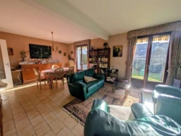 Maison familiale à Ormesson avec jardin et fort potentiel 2