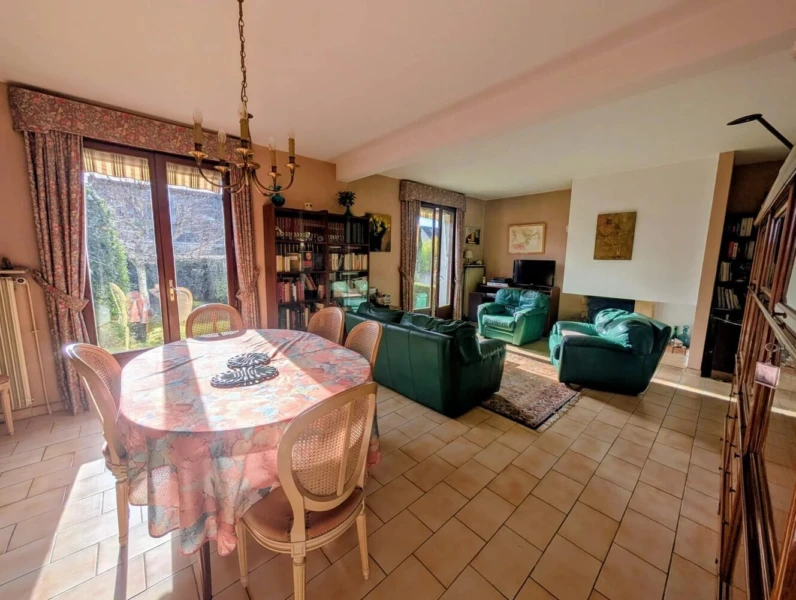 Maison familiale à Ormesson avec jardin et fort potentiel 4