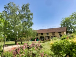 GERS DOMAINE XVIIIème GITES 1,8HA 2