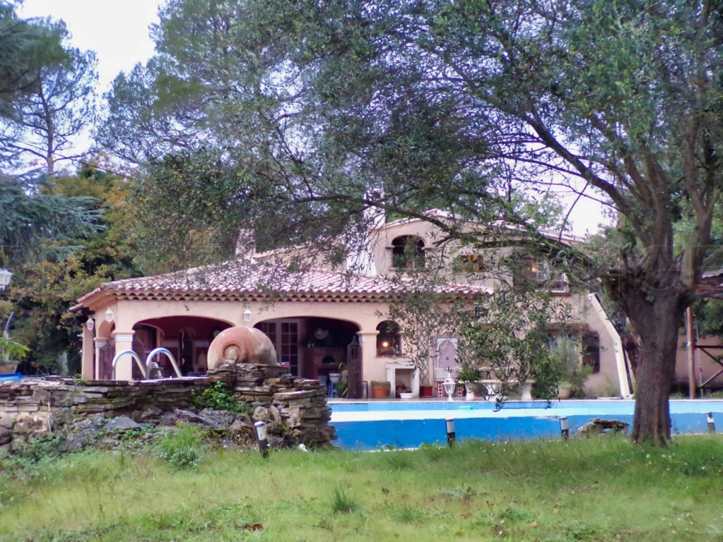 CENTRE VAR VILLA 350 M² sur 1.6HA 2