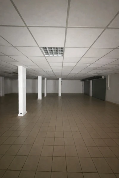 Local commercial – 580 m² – Saint-André (97440) 1