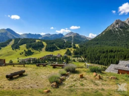 Élégant T2 rénové  jardin, vue montagne. 1