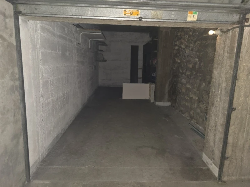 À louer – Double box sécurisé d'environ 18 m² 1