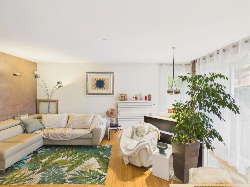 Superbe appartement avec grande terrasse proche de toutes les commodités 2