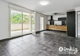 Appartement 3 pièces traversant avec balcon 10 m² 1