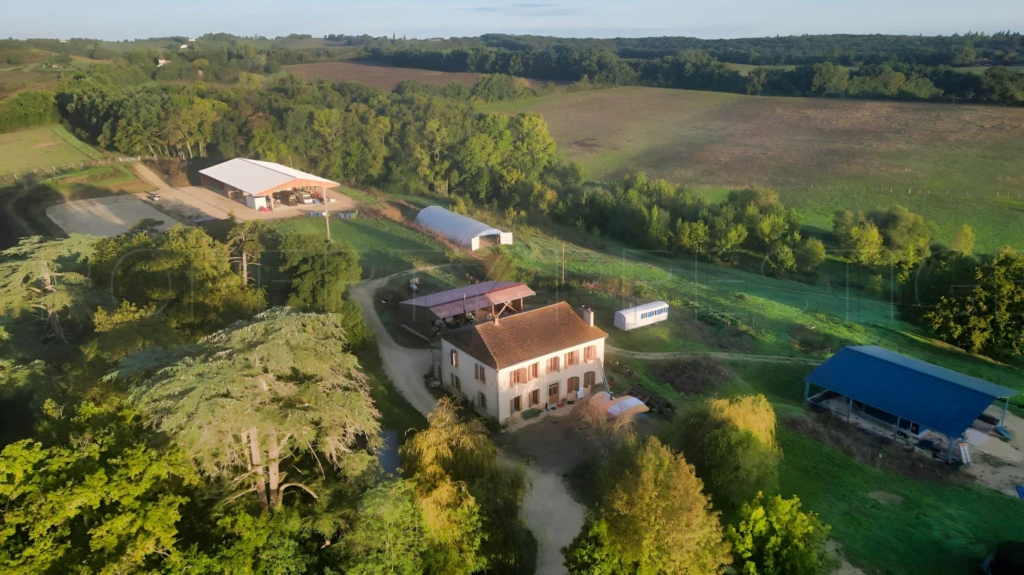 GERS Ferme autonome et bioclimatique 42 Ha 1