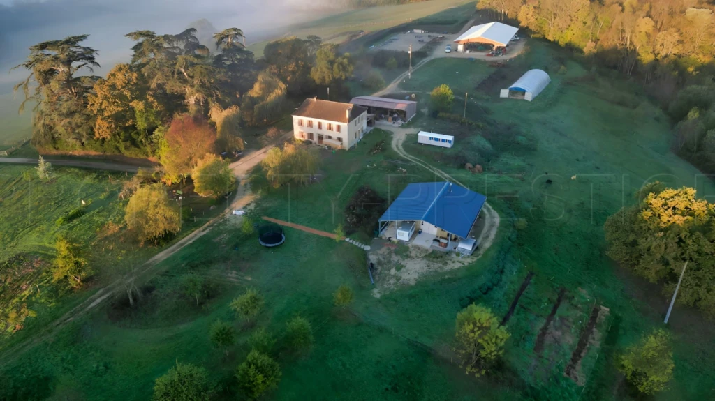 GERS Ferme autonome et bioclimatique 42 Ha 3