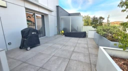 Duplex attique 84 m²+terrasse 49 m²  proche Genève 2