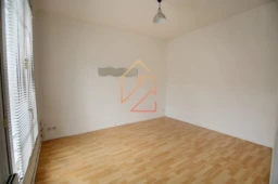 Studio de 20.82m² avec cave à rénover 1