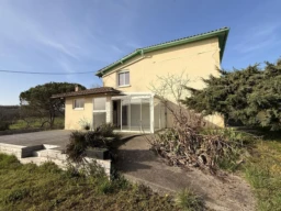 Maison de campagne de 7 pièces et hangar 3