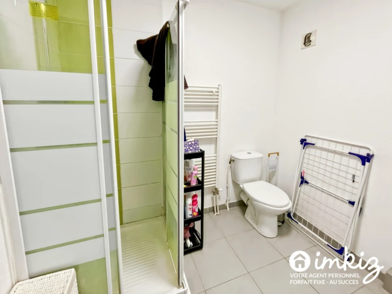 studio meublé 23 m², terrasse de 9 m² et box 3
