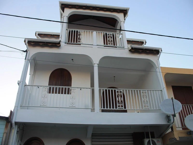 Appartement F3 Duplex Bourg Saint-François 1