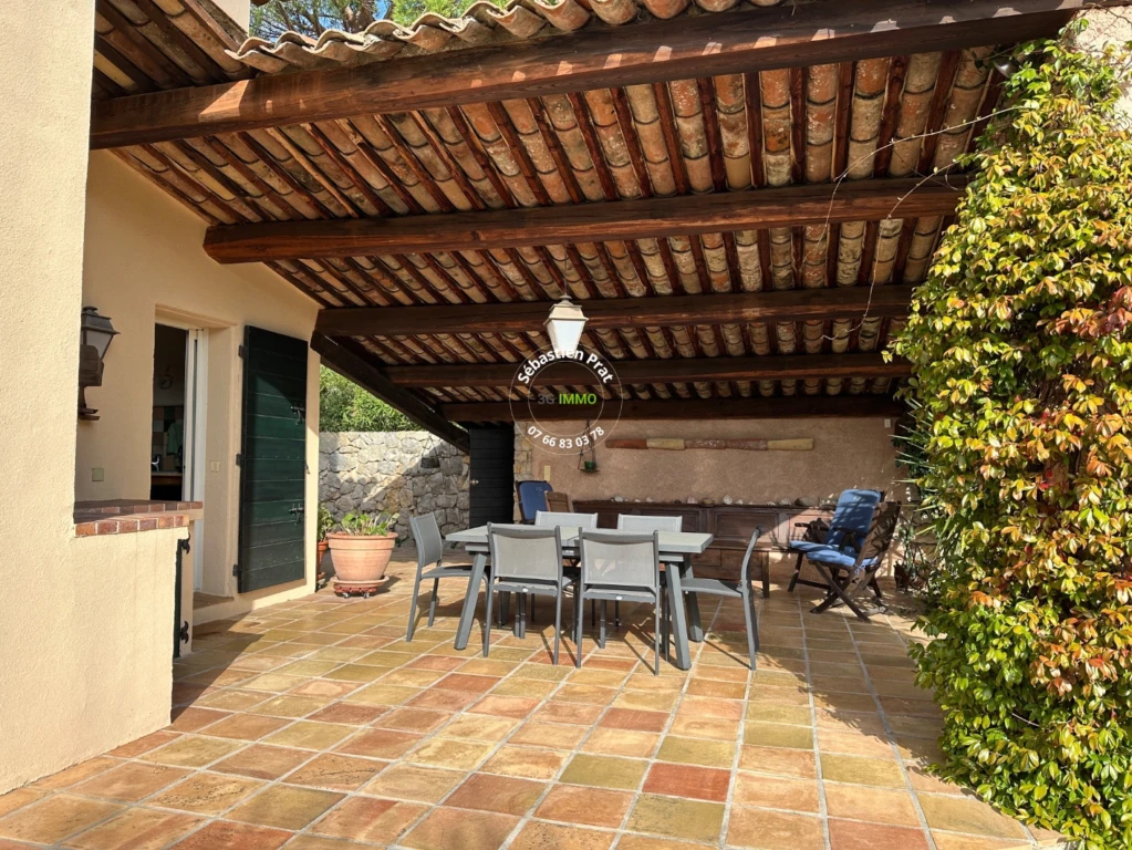 Propriété de caractère avec dépendances et piscine 10
