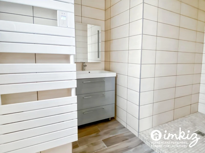 Maison familiale rénovée avec piscine + un T2 10