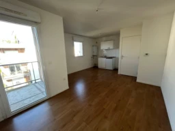 Studio 30m2 avec balcon & parking Quartier St-Jean 2