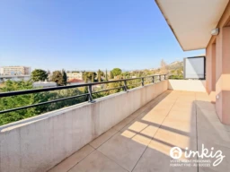 T3 dernier etage avec terrasse et box 1