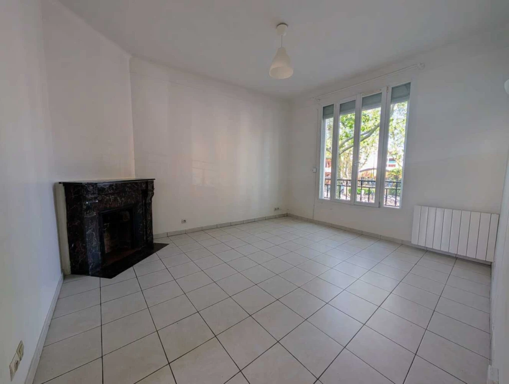 Appartement bon état à deux pas du RER B 1