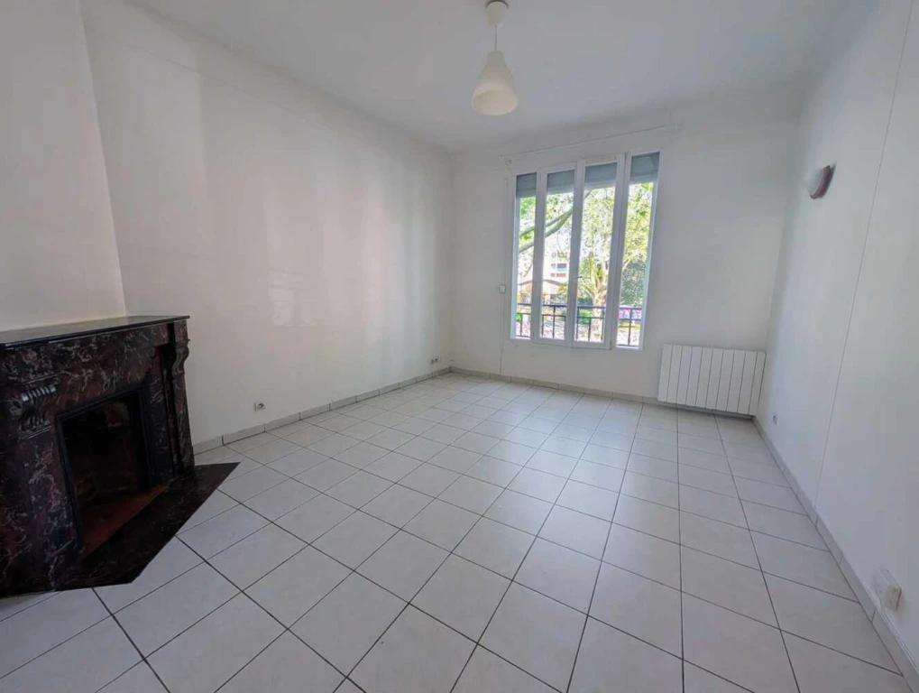 Appartement bon état à deux pas du RER B 2
