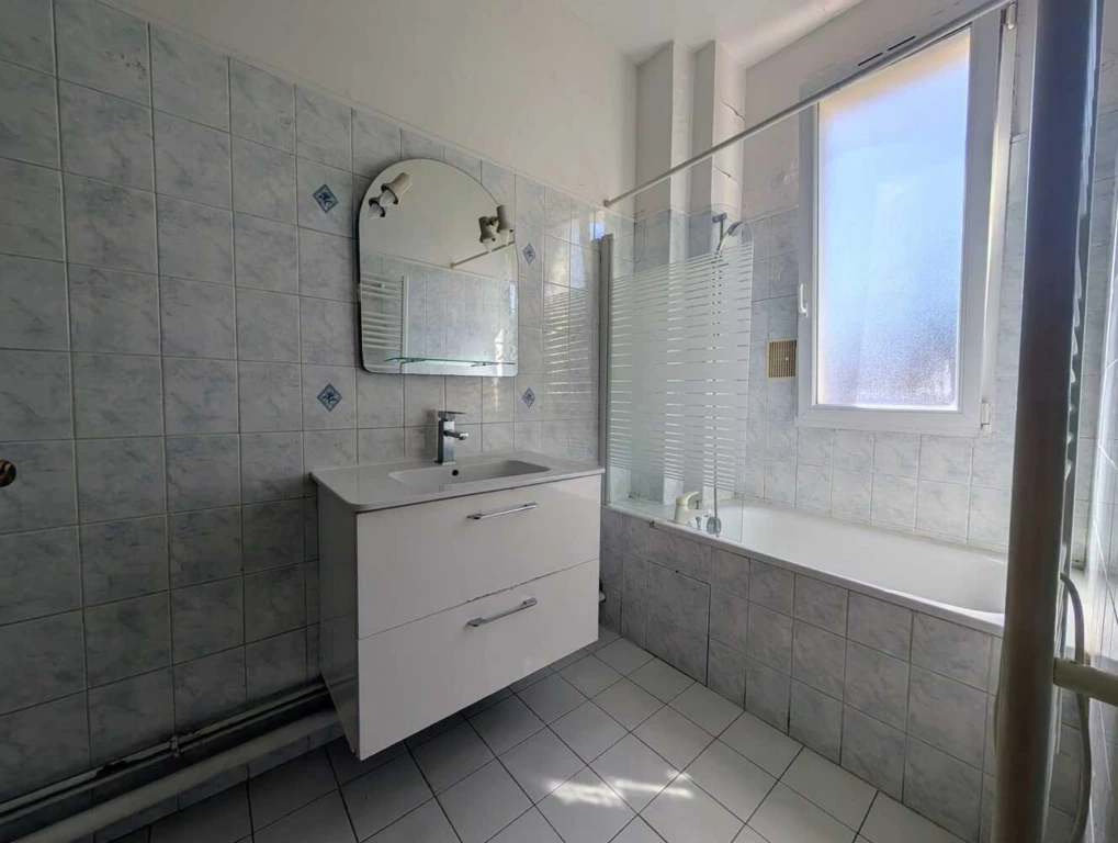 Appartement bon état à deux pas du RER B 5