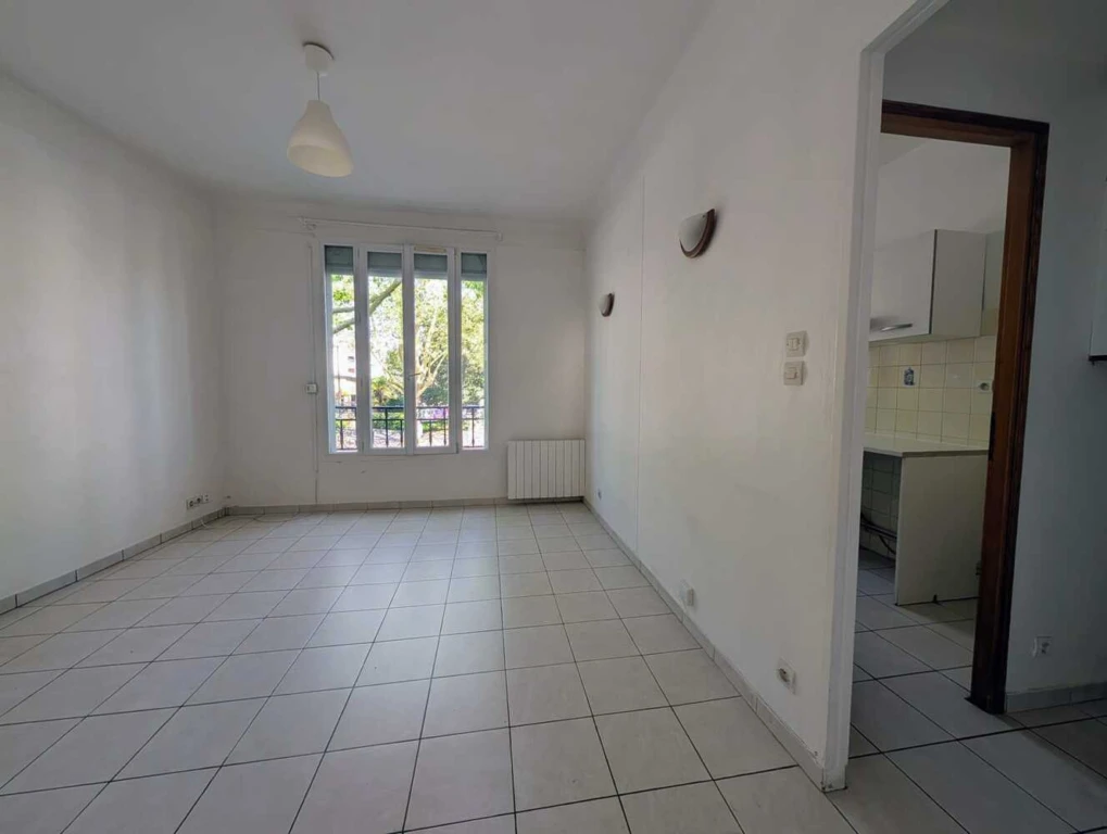 Appartement bon état à deux pas du RER B 6