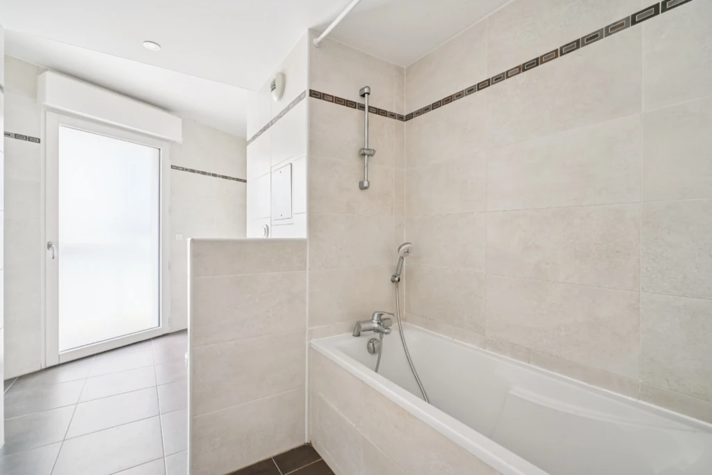 Appartement 2 pièces avec balcons - Boulogne 8