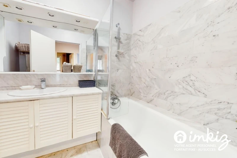 Duplex 137 m2 carrez (168m² sol) 5ch, Pl Alex. 1er 15