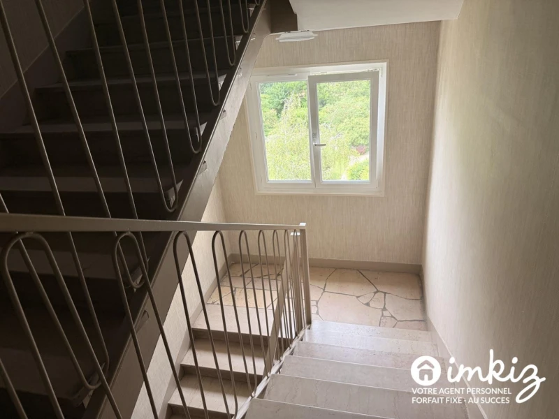 Dernier étage – 4 chambres – Résidence familiale 11