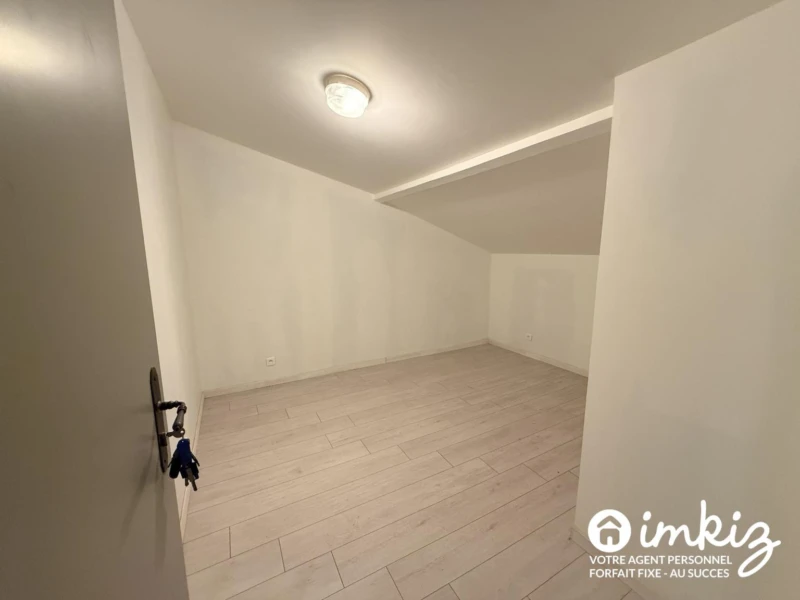 Dernier étage – 4 chambres – Résidence familiale 13