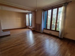 Maison d’habitation avec jardin, box, et ssol 3