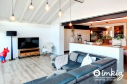 Maison familiale avec piscine et beaux volumes 1
