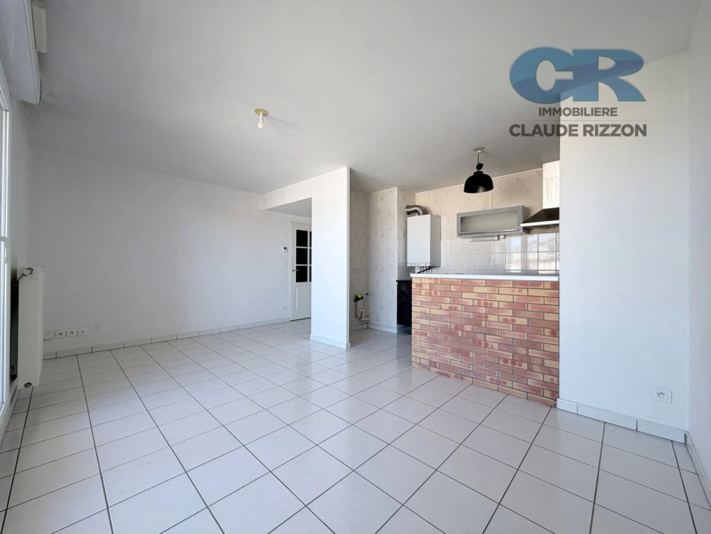 RUE DE VIC - 3 pièces à vendre 3