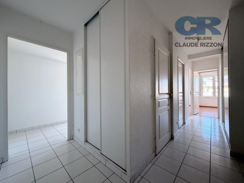 RUE DE VIC - 3 pièces à vendre 5