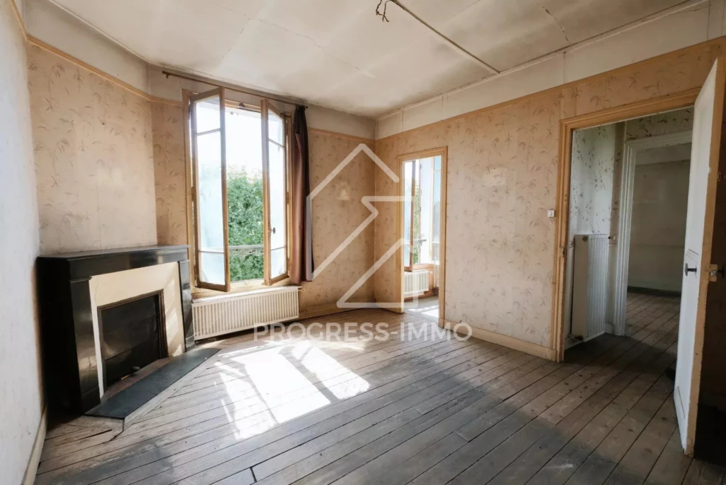 Maison charmante à rénover à La Varenne Saint-Hilaire 4