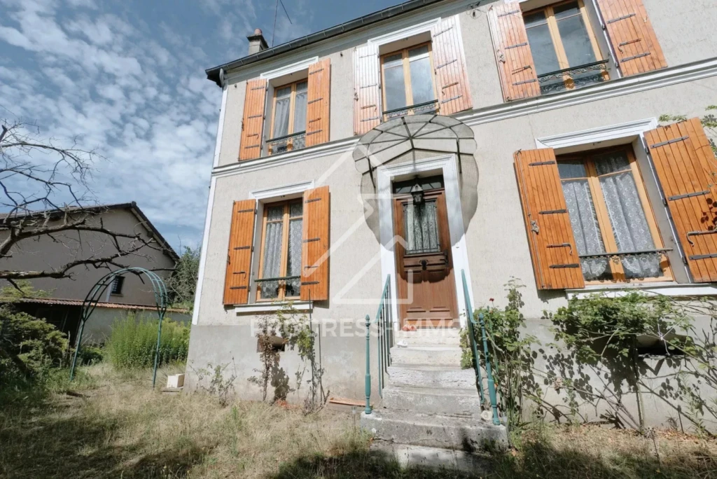 Maison charmante à rénover à La Varenne Saint-Hilaire 10