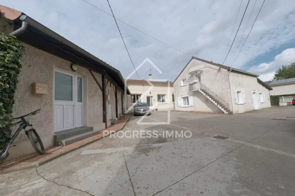 Ensemble Immobilier de 10 Logements et 1 Entrepôt au Centre-ville 1